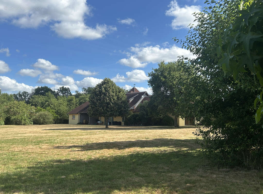 Propriété 2,2 ha avec étang, ancien corps de ferme, parc aboré, prairie - photo 19