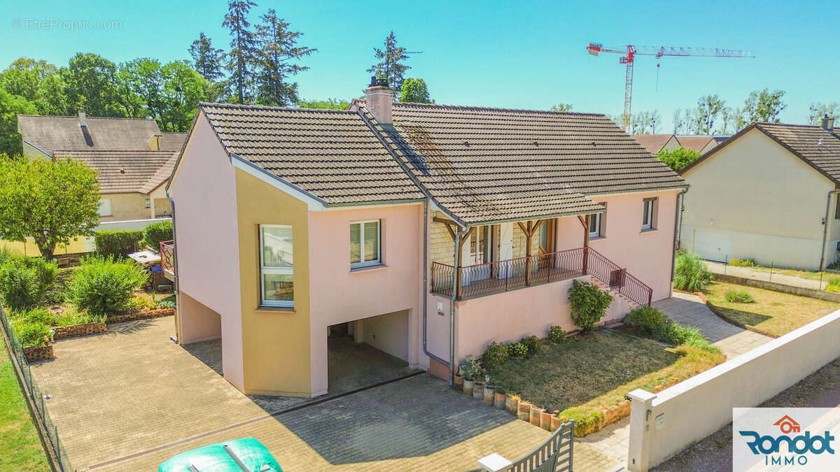 Maison 9 pieces / 5 chambres / environ 166m2 / parcelle 897m2 - photo 2