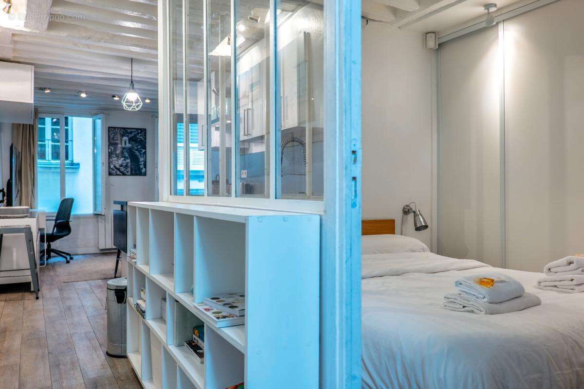 Appartement à PARIS-1E