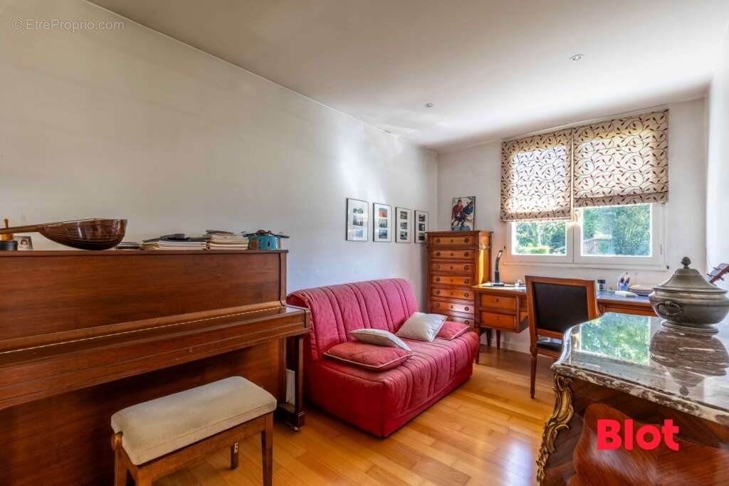 Maison 195 m² à Saint-Gregoire  - photo 9
