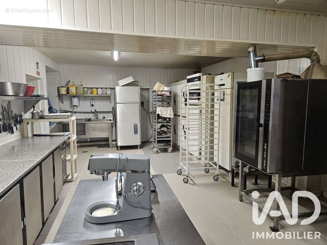 Commerce 157 m² à Riom  - photo 2