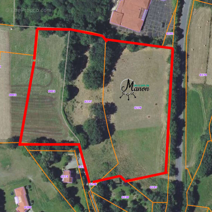 Terrain à BESSINES-SUR-GARTEMPE