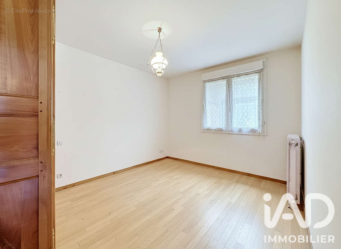 Maison 111 m² à Saint-Jacques-De-La-Lande  - photo 6