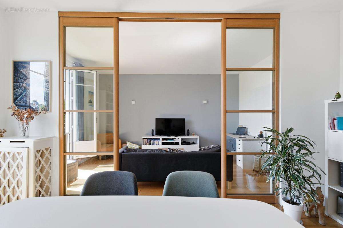 Suresnes republique - appartement de 3 pieces de 71 m² avec balcon, ascenseur et cave - photo 3