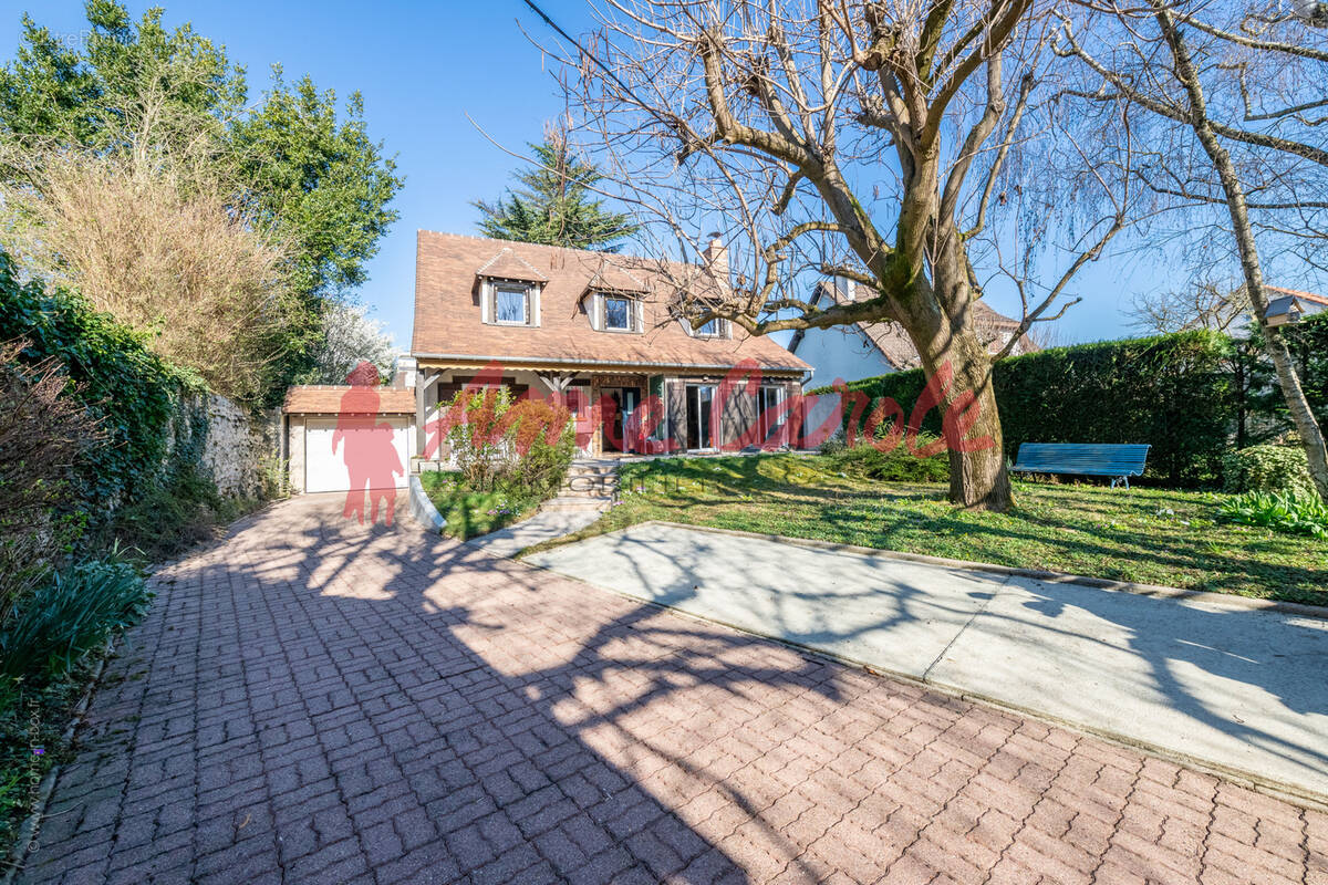 Maison à SAINT-MAUR-DES-FOSSES