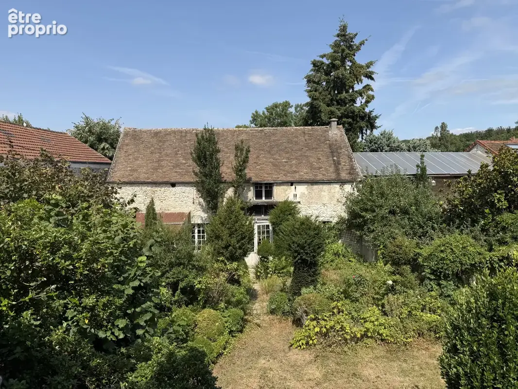 Ancienne ferme en pierre à rénover au centre du village - photo 4