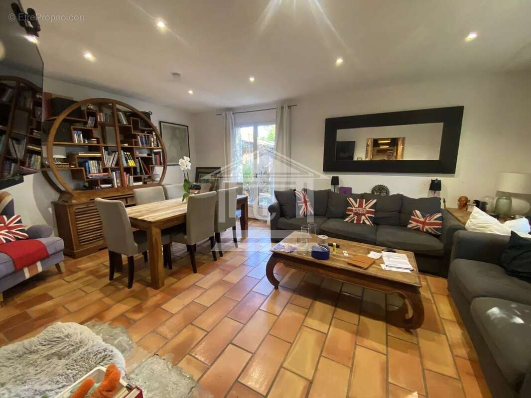 Maison à TOURRETTES