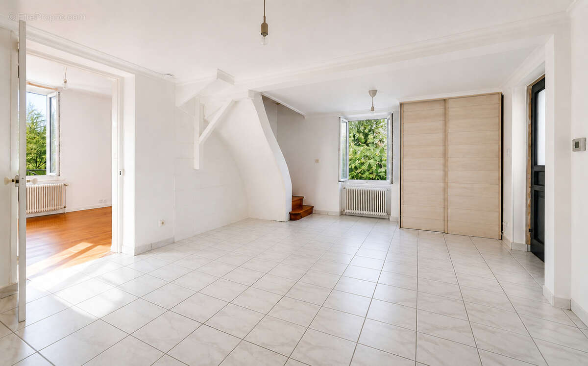 Maison à TASSIN-LA-DEMI-LUNE