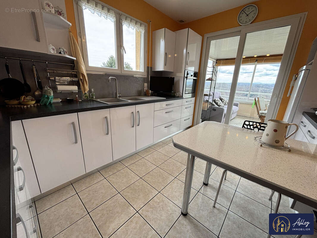 Maison 8 pièces LANOBRE (Cantal) 