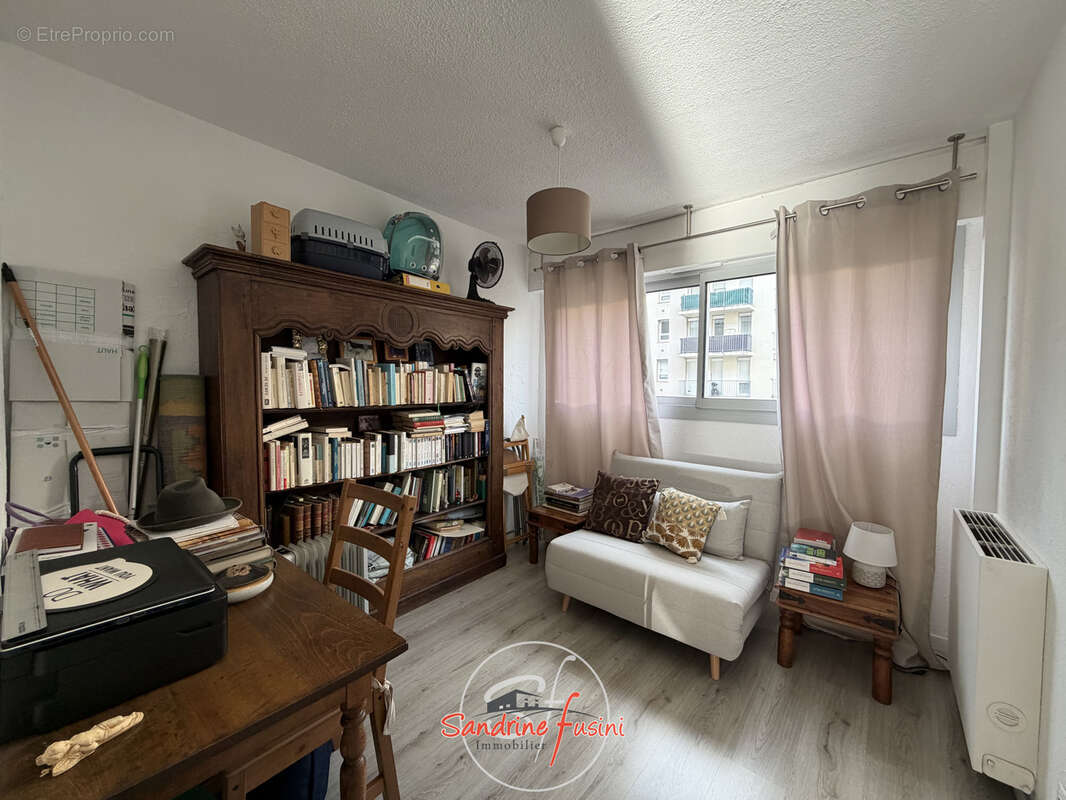 Appartement à CARROS
