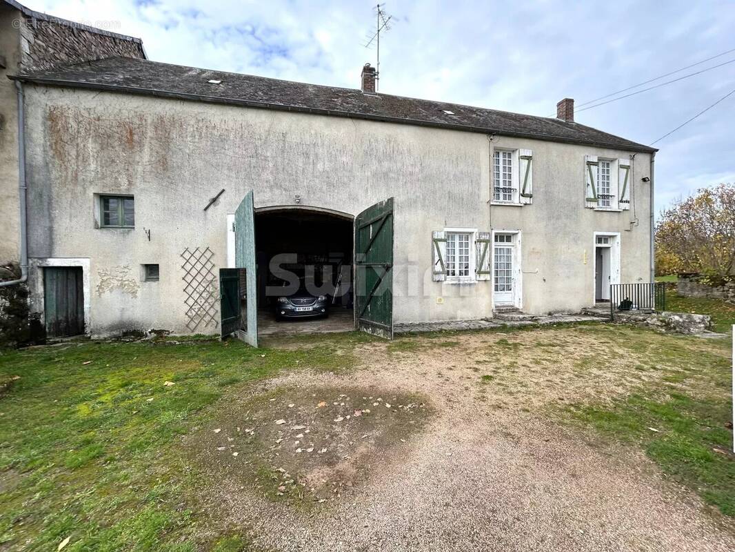 Maison à QUARRE-LES-TOMBES