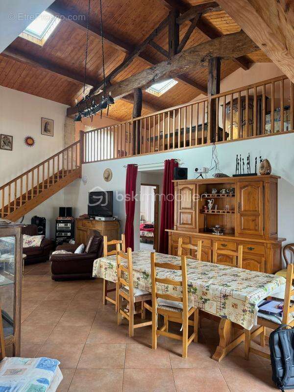Maison à COUTRAS