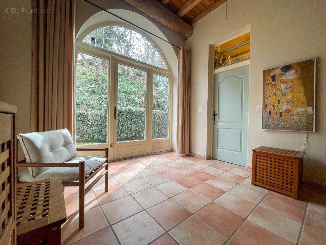 Maison à MEYRANNES