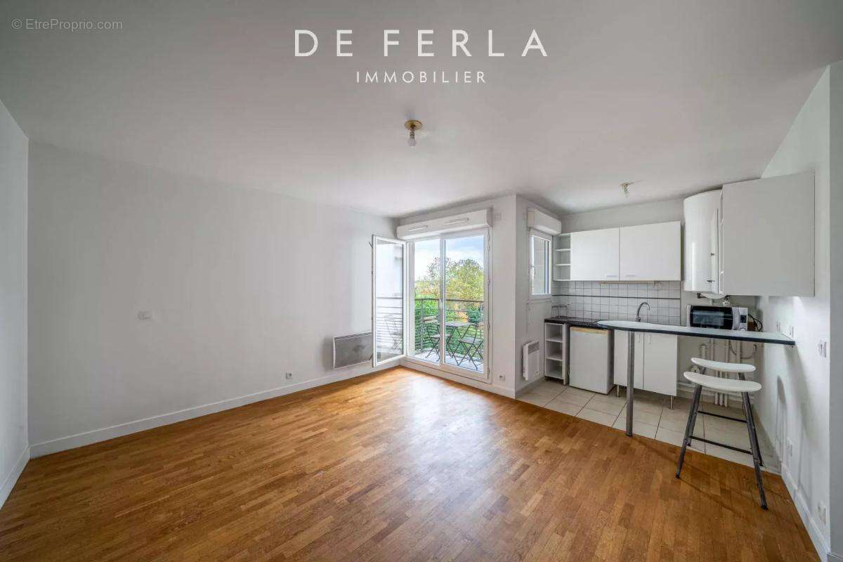 Studio en étage élevé avec balcon - Le Plessis Robinson - photo 3
