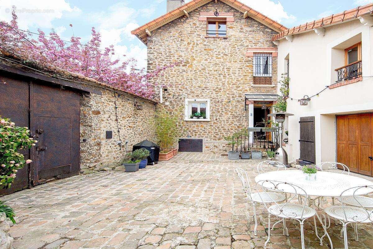 Maison 260 m² à Fontenay-Sous-Bois  - photo 2
