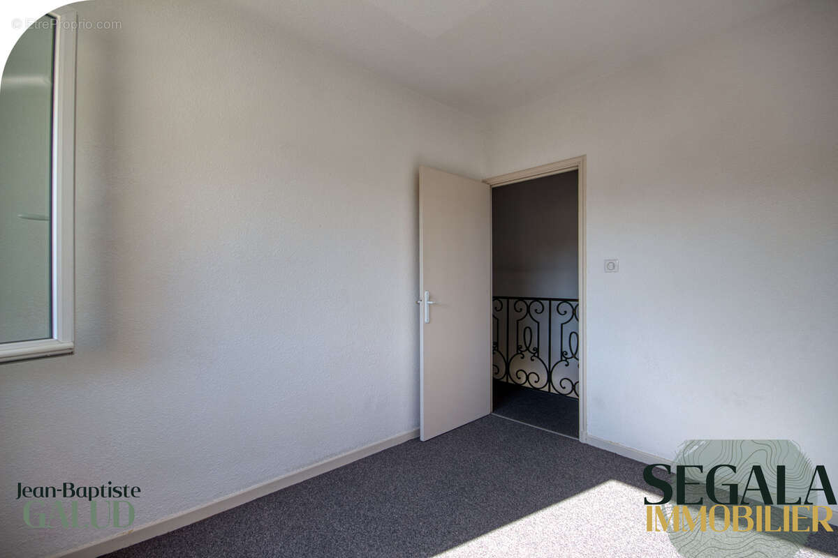 Immeuble dans le centre ville de Carmaux - 1 local commercial et 1 grand appartement - photo 15