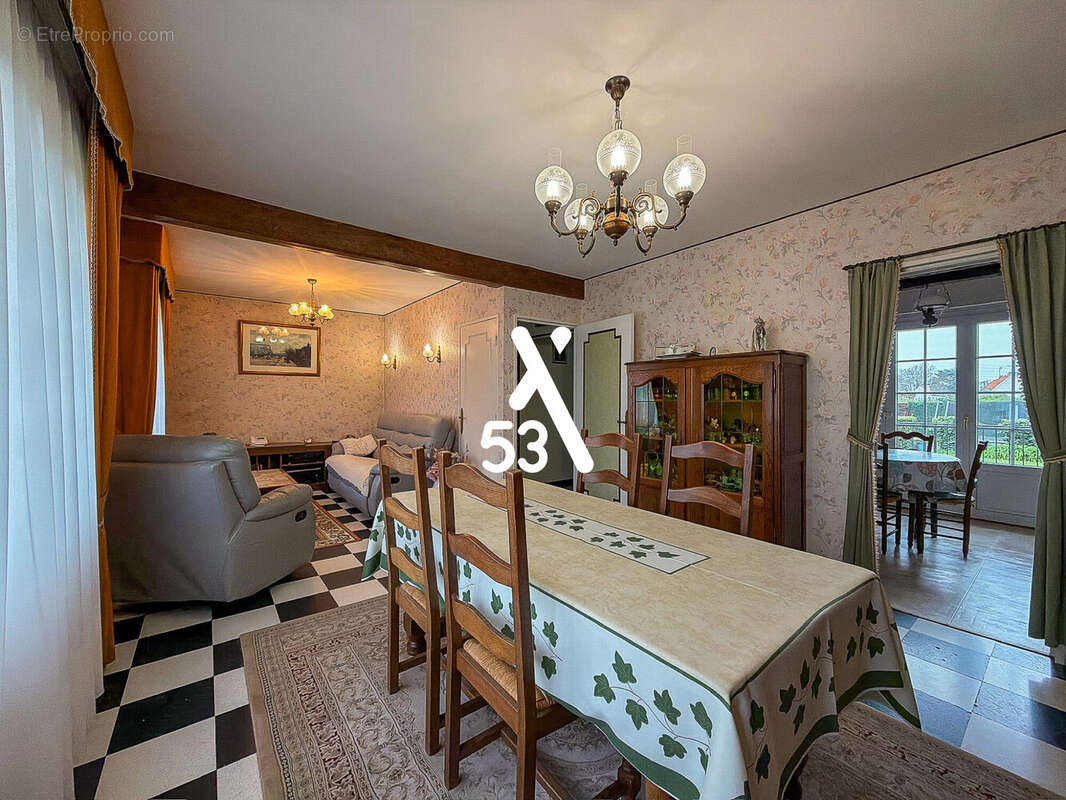 Maison à SAINT-MARTIN-AU-LAERT