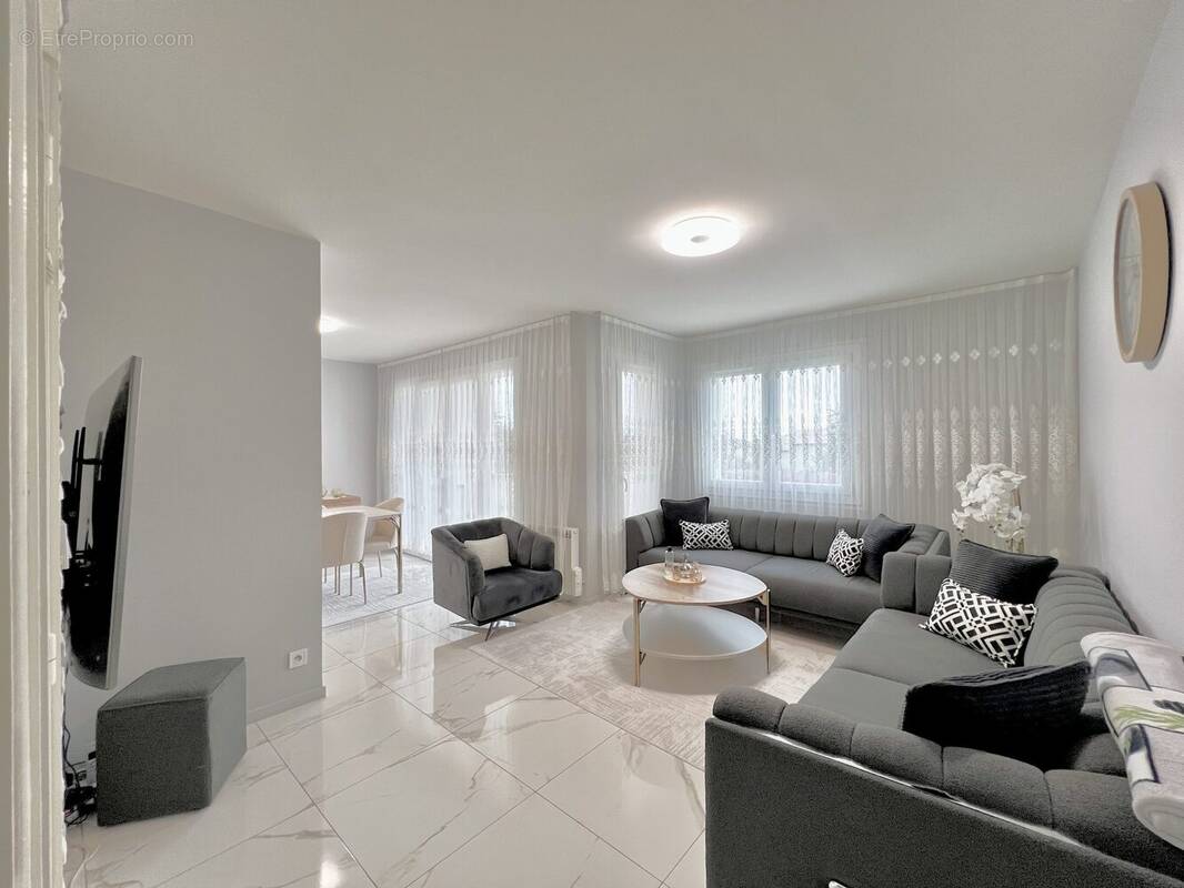 Appartement à CHARVIEU-CHAVAGNEUX