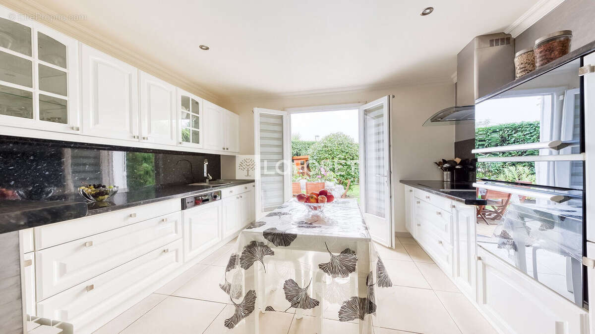 Maison à OZOIR-LA-FERRIERE