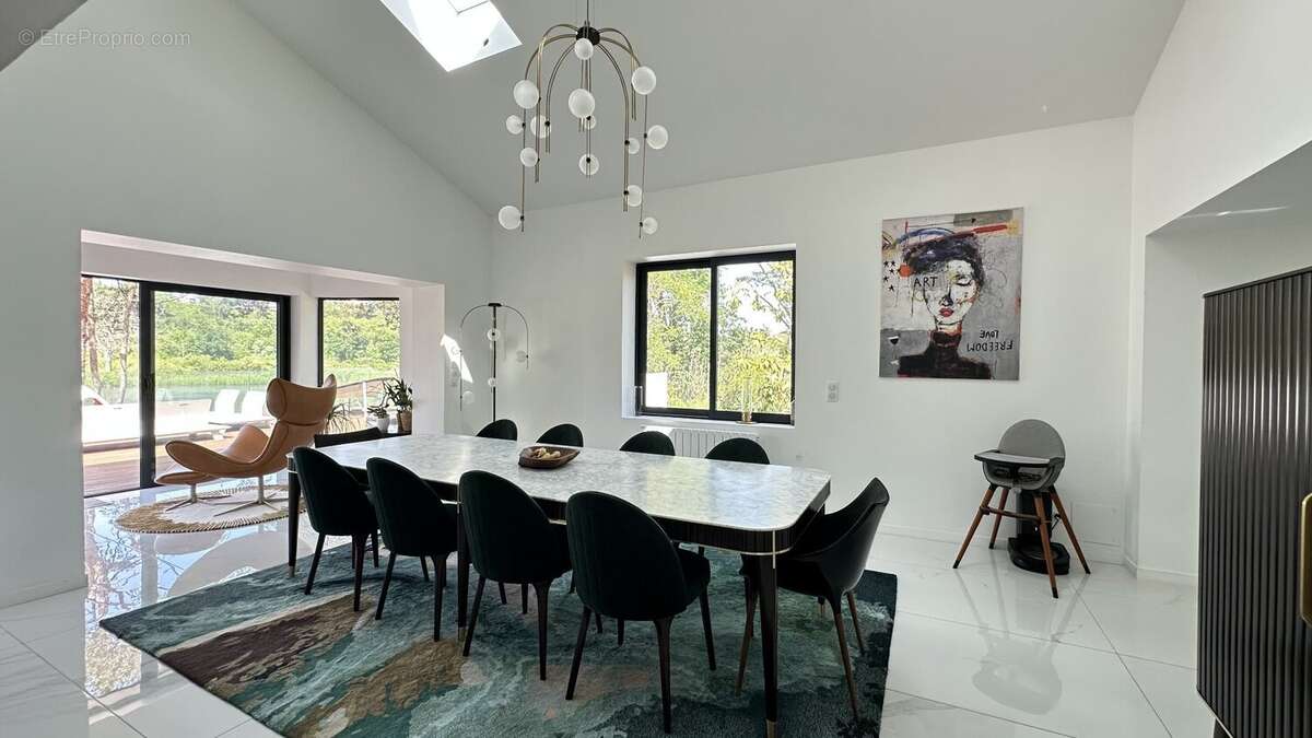 Lieu exceptionnel de 15 hectares dont 3 hectares d'etang pour cette propriete de 322 m2 - photo 12