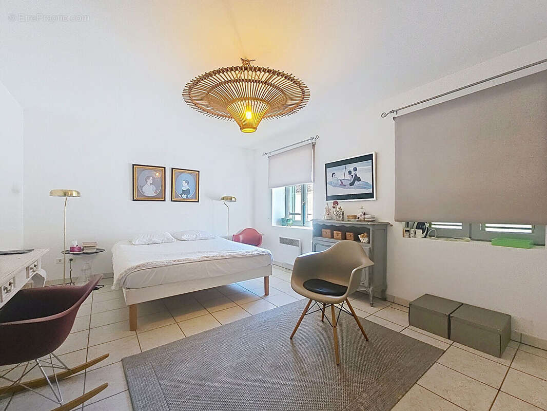 Appartement à VILLENEUVE-LES-AVIGNON