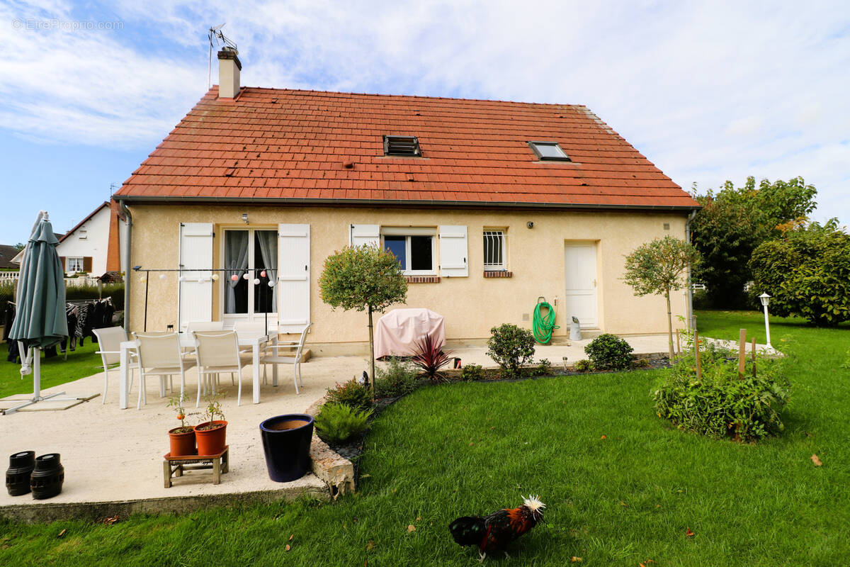 Maison à VER-LES-CHARTRES