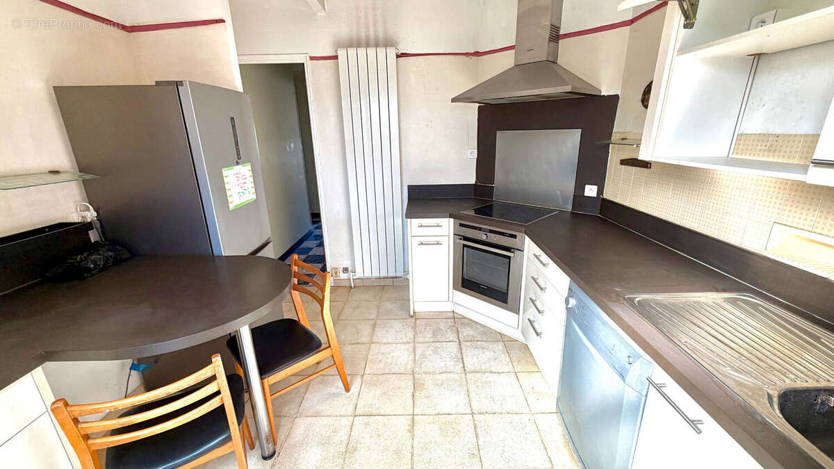 Maison à ENTRAIGUES-SUR-LA-SORGUE