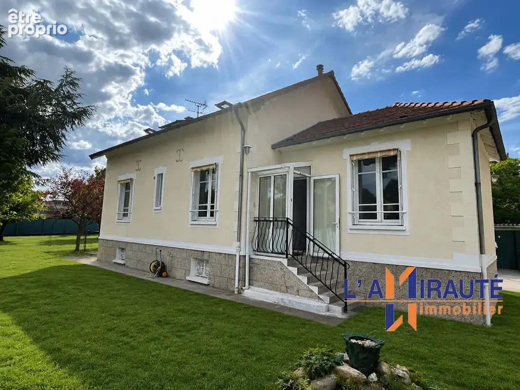 Maison à LE MESNIL-LE-ROI
