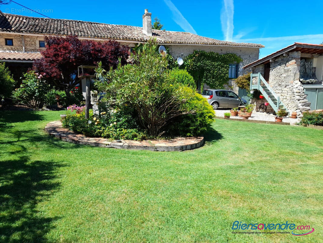 Maison à DIEULIVOL