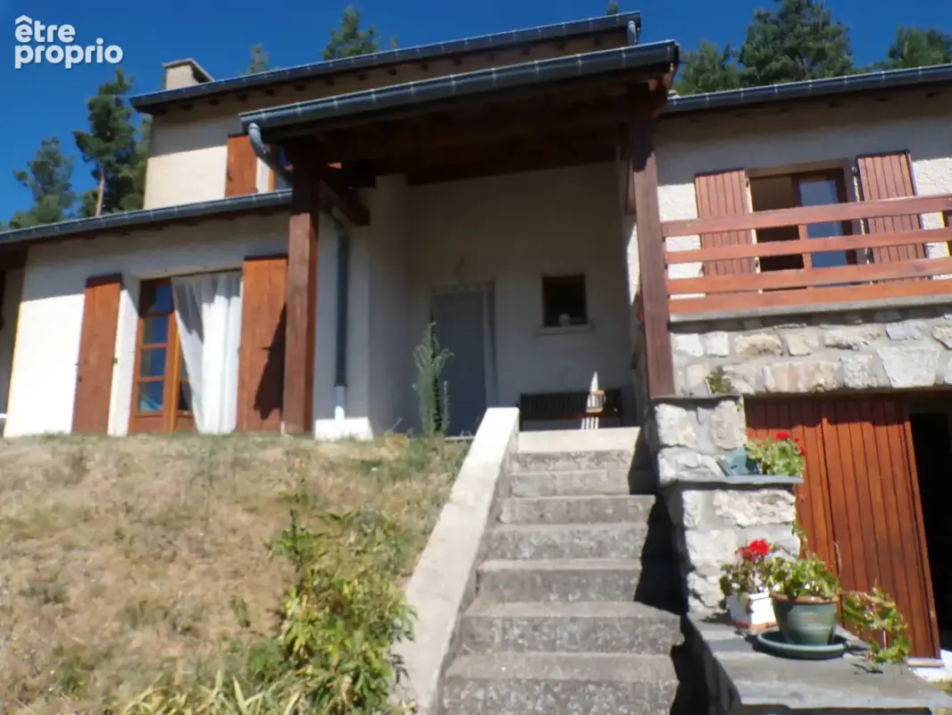 Maison avec grand terrain et vue dominante - photo 2