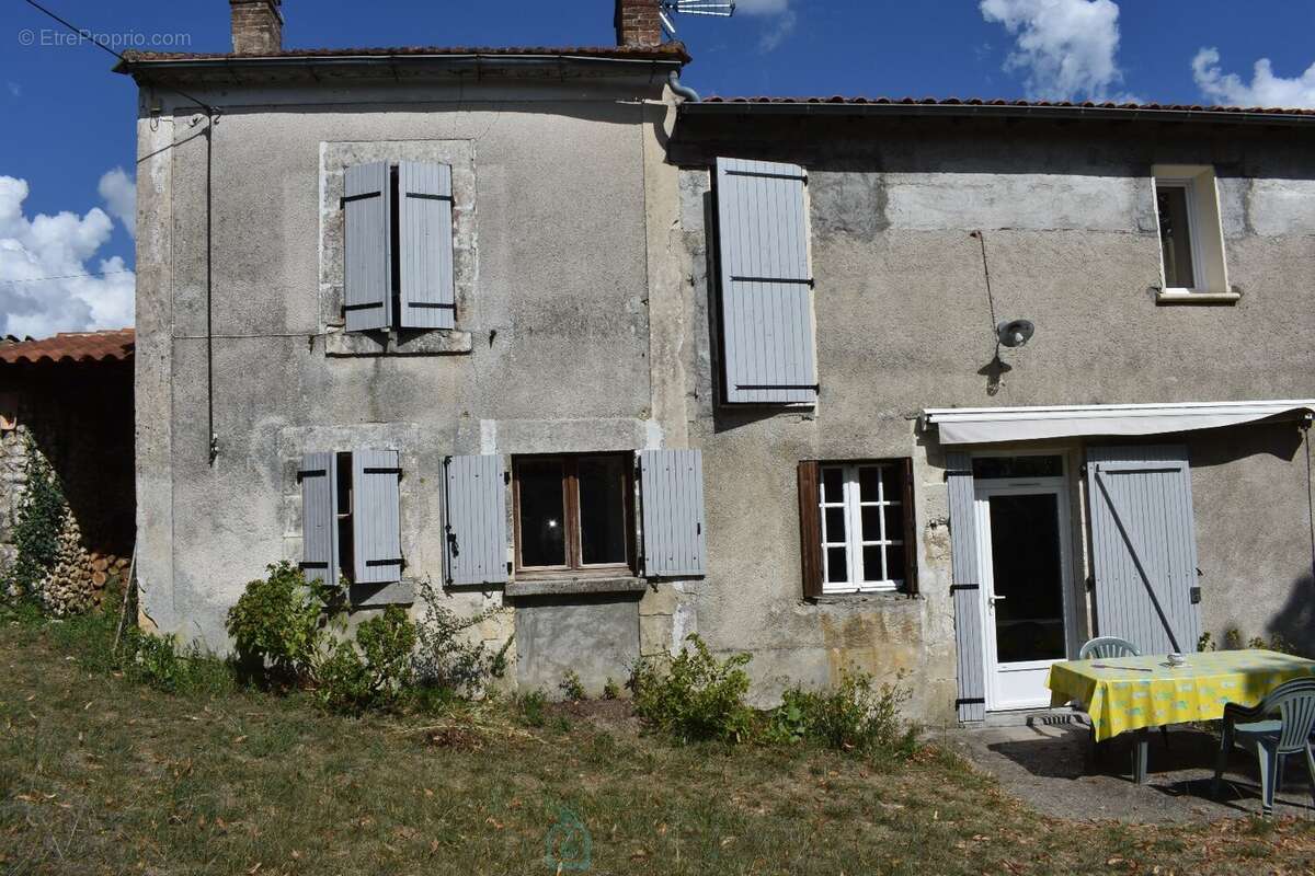 Corps de ferme a restaurer sur 9000 m2 de terrain - photo 6