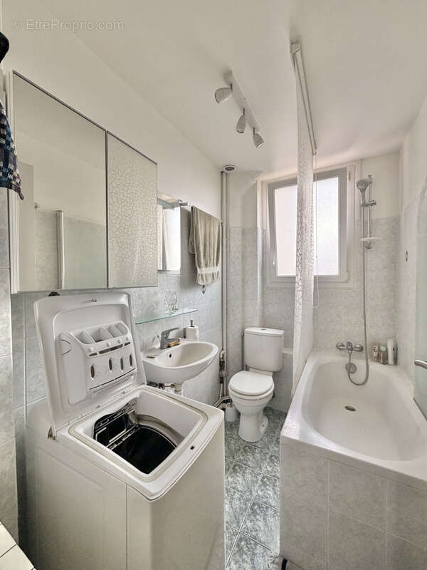 Appartement à LES LILAS