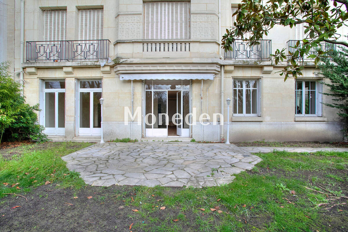 Appartement à NEUILLY-SUR-SEINE