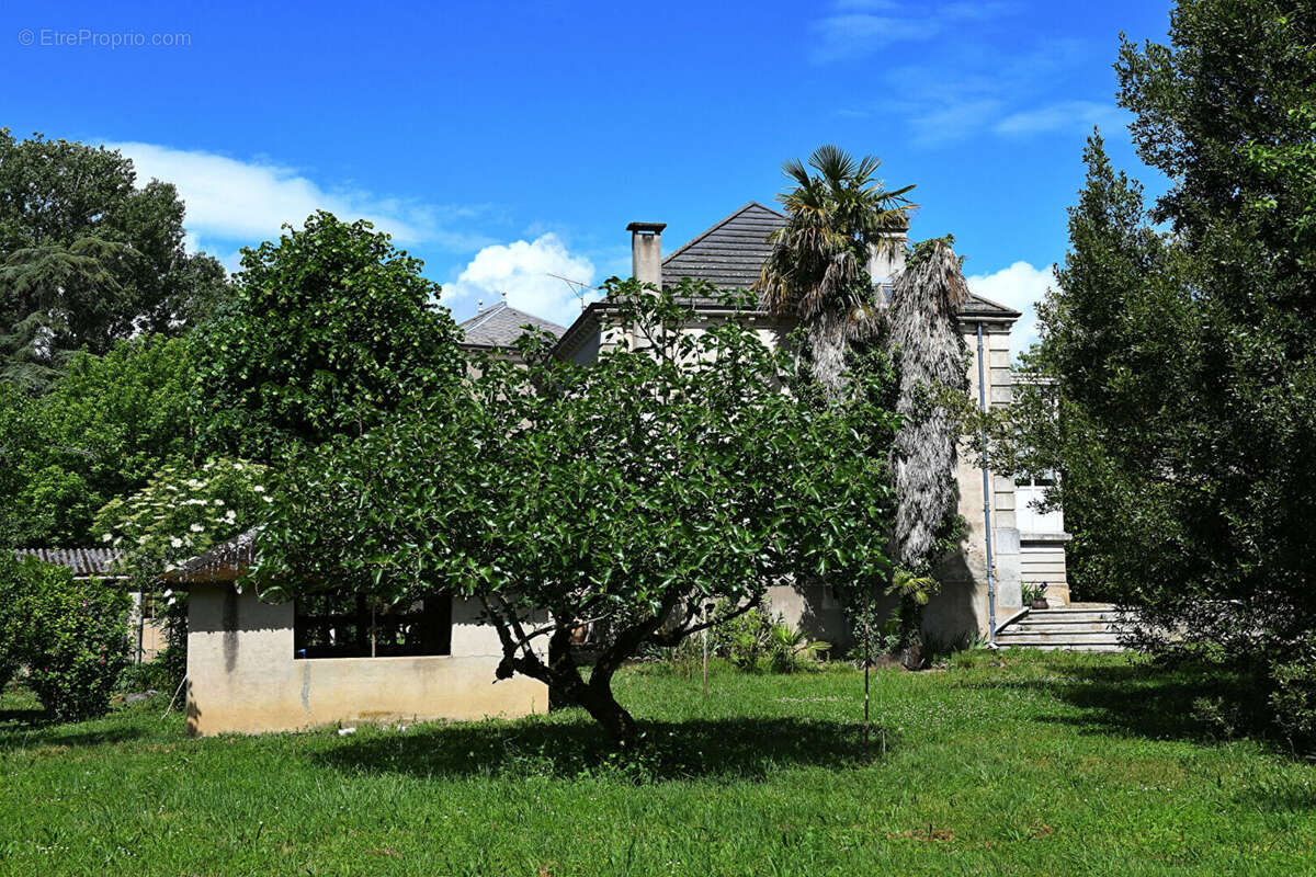 Maison de charme avec beau potentiel ! - photo 7