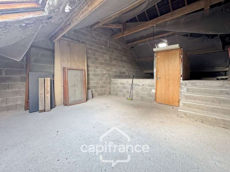 Maison de plain-pied 113 m² - 4 chambres avec fort potentiel à Tronchy - photo 12