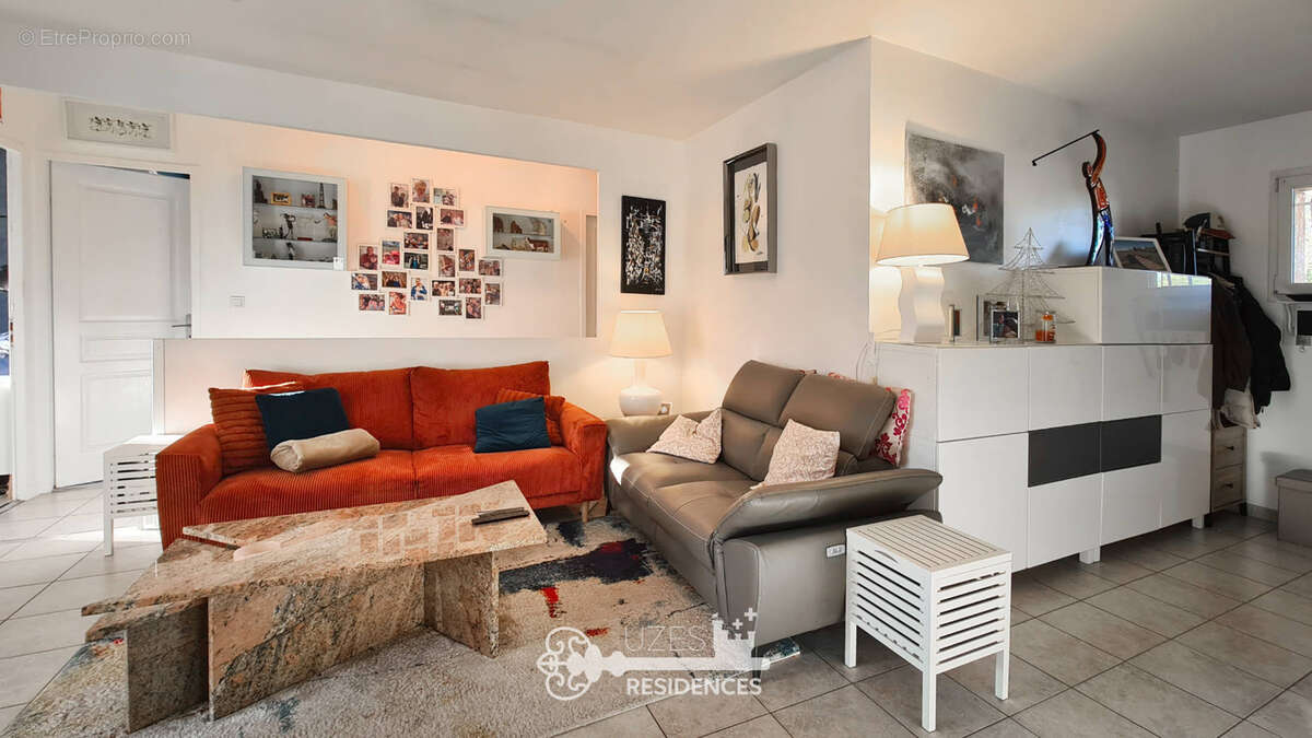 Maison à MONTAREN-ET-SAINT-MEDIERS