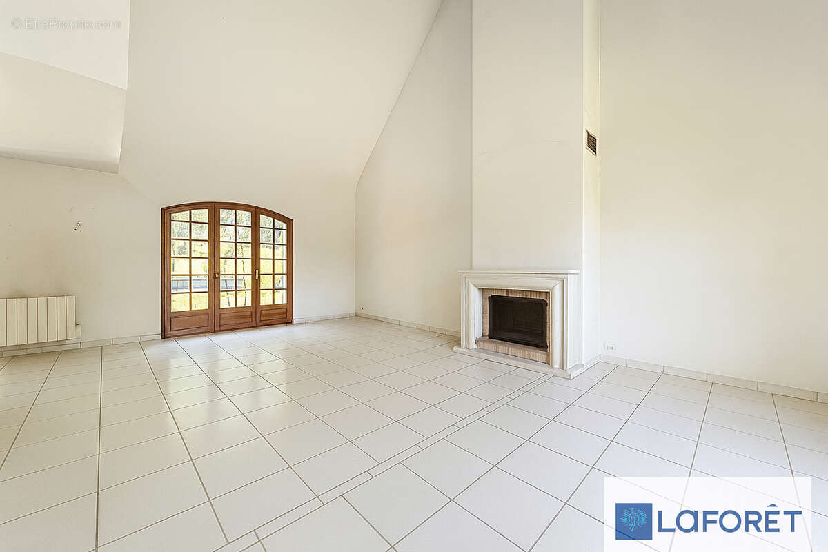 Maison à BAZOCHES-SUR-GUYONNE