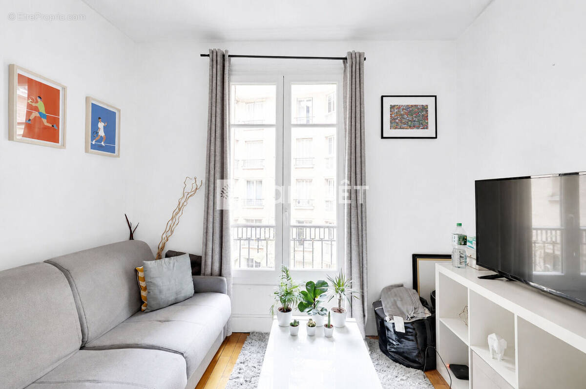Appartement à PARIS-14E