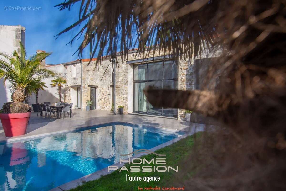 Maison à MORNAC-SUR-SEUDRE