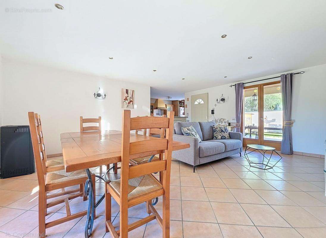 Maison à SAINT-PIERRE-DE-CHANDIEU