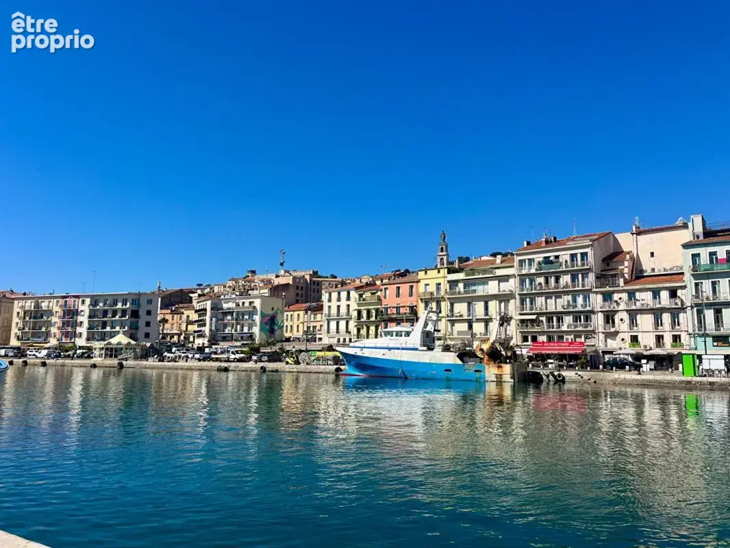Sète centre ville, dans quartier prisé face à la mer ! - photo 10