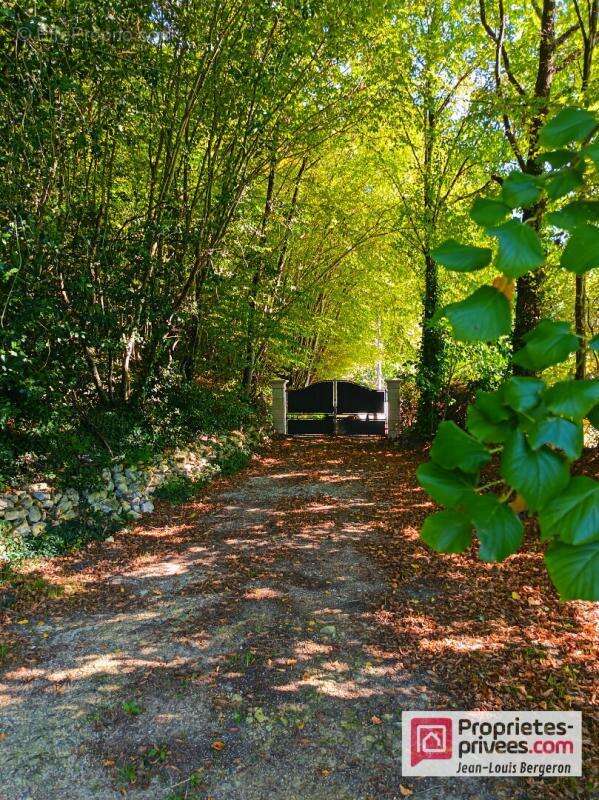 Maison à POCE-SUR-CISSE