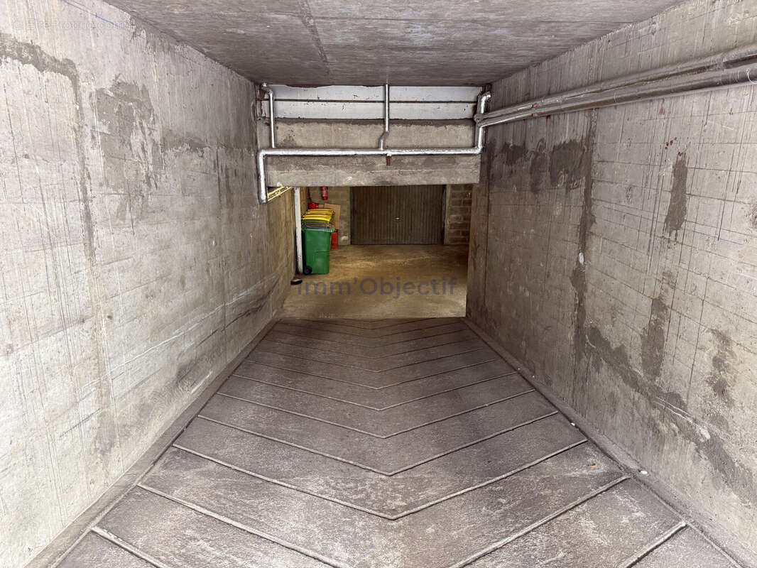 Parking à PARIS-12E