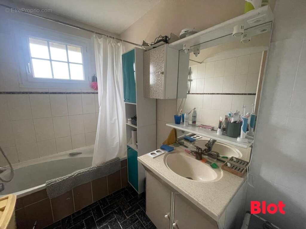 Maison à ARGENTRE-DU-PLESSIS