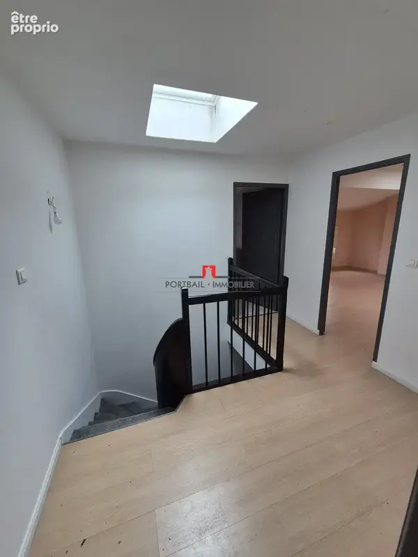 Appartement 380 m² à Blaye  - photo 8