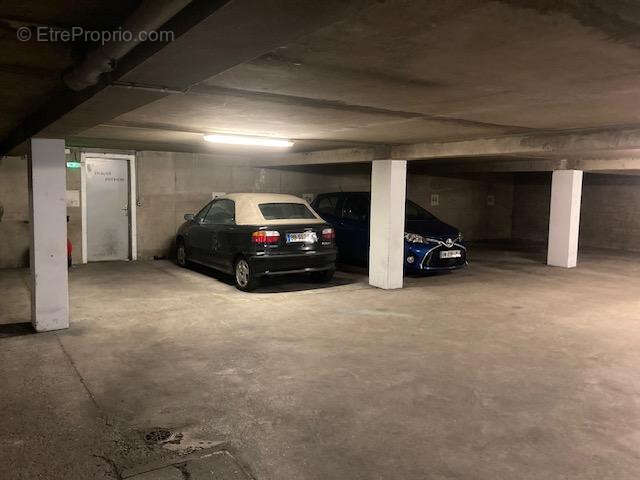 Parking à COURBEVOIE