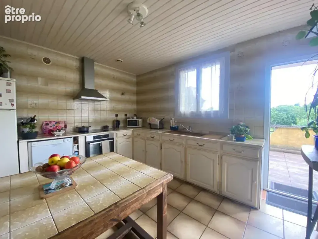Bordeaux – Appartement de 90 m², 2 chambres, jardin privatif et sous-sol - photo 6
