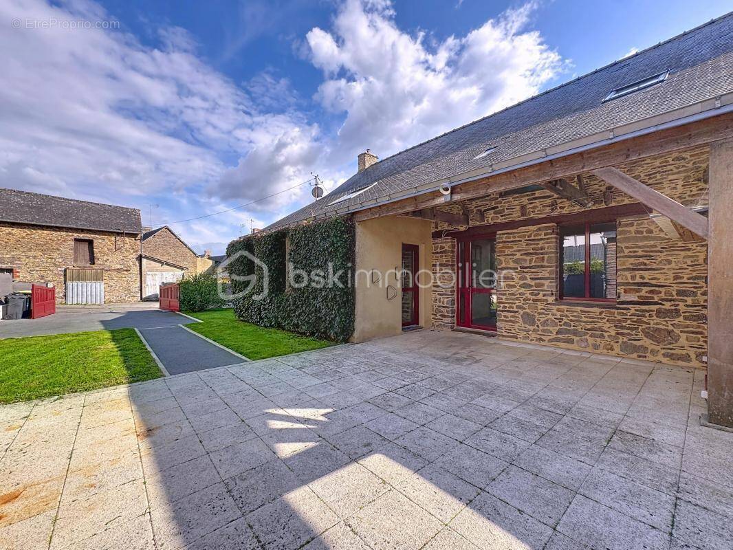 Maison à LA CHAPELLE-BOUEXIC