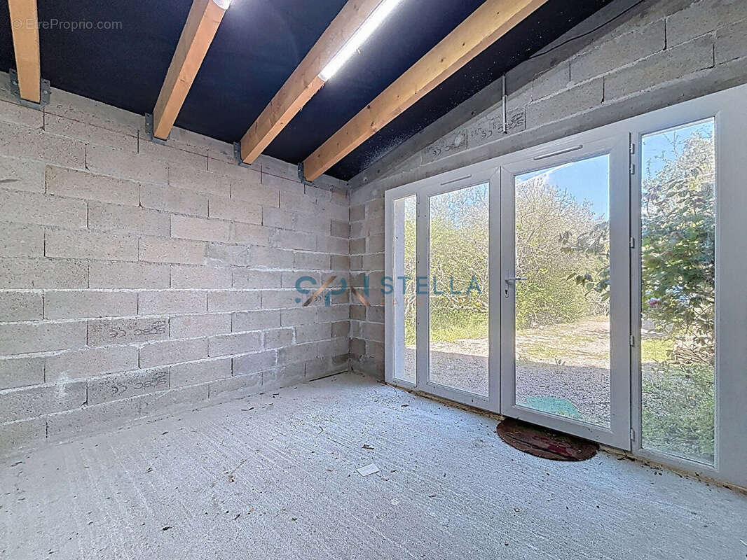 Maison avec dépendances et piscine - photo 16
