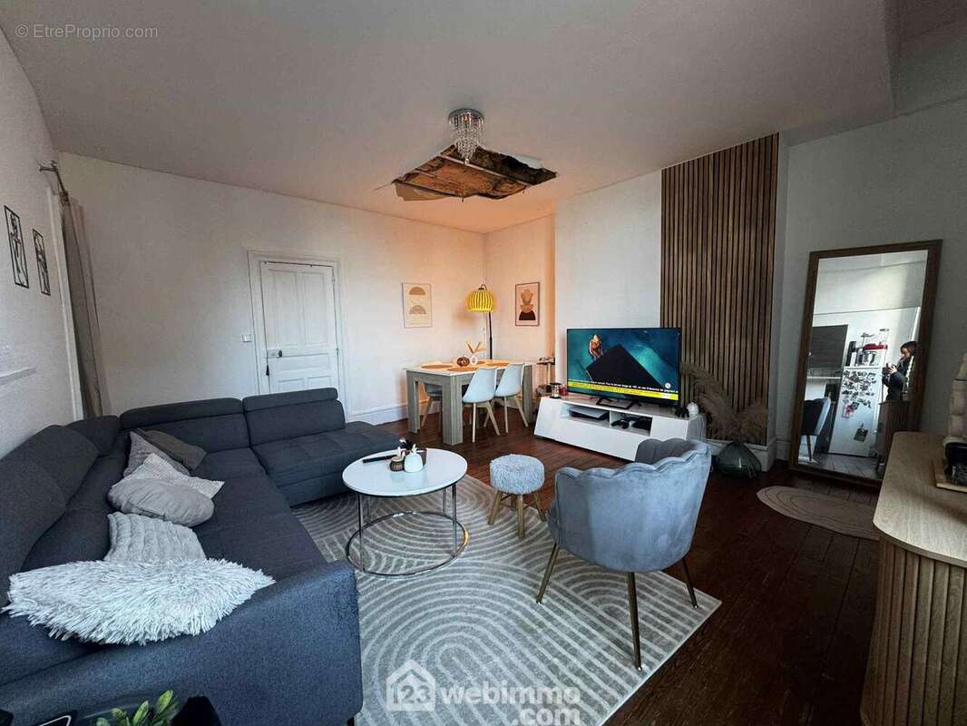 Un séjour moderne et spacieux, idéal pour un quotidien confortable - Appartement à SAINT-QUENTIN